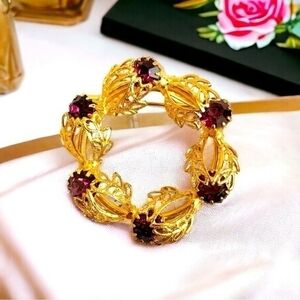 Vintage Gold Tone Wreath Purple Crystal Amethyst Brooch Pin 1.25" Excellent